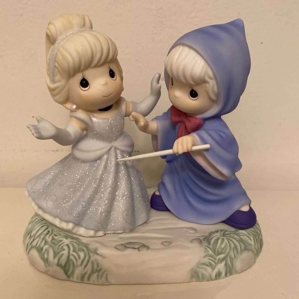 Precious Moments Disney Cinderella Figurine